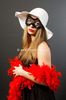 DDREAM-PHOTOS-Boa-rouge-Chapeau-feutre-Loup-baroque-845_Gal.jpg